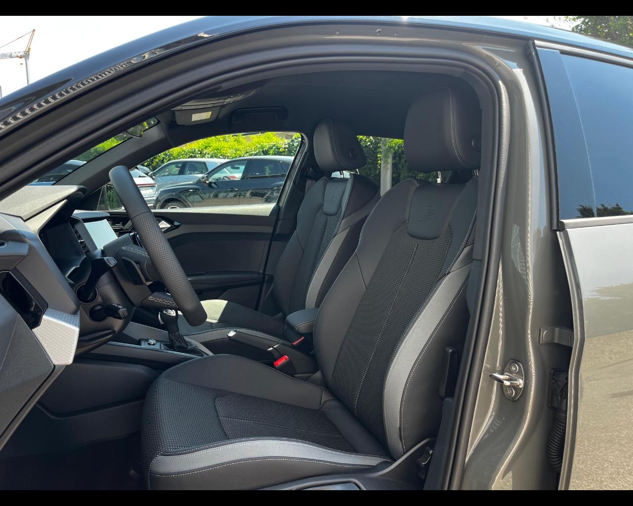 AUDI A1 SPORTBACK 35 TFSI S-TRONIC IDENTITY BLACK