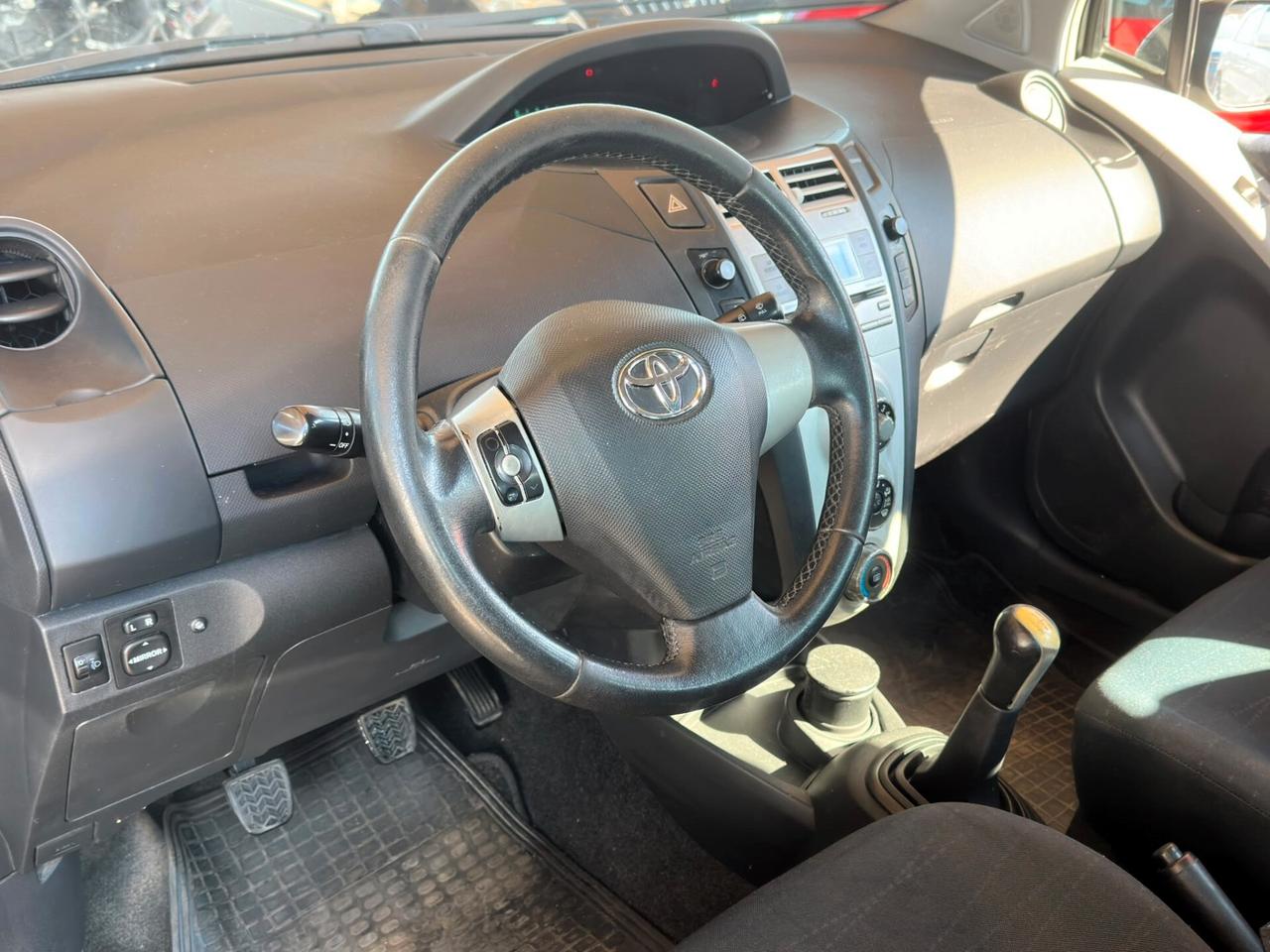 Toyota Yaris 1.0 5 porte