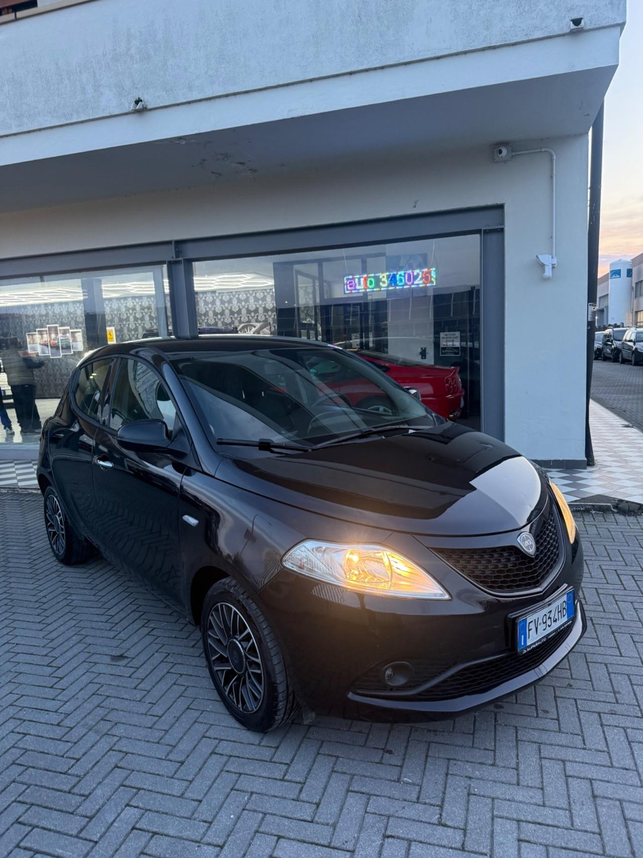 Lancia Ypsilon 1.2 69 CV 5 porte S&S Platinum