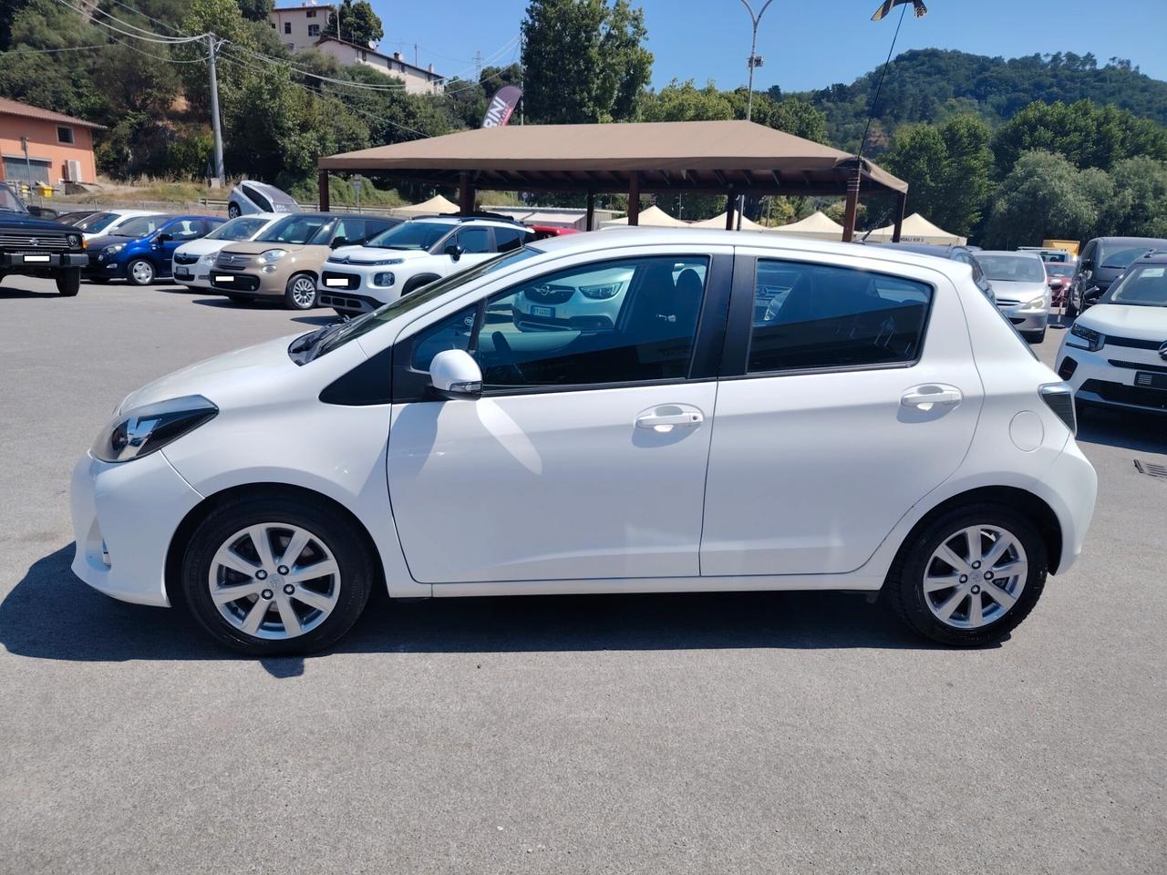 Toyota Yaris 1.5 Hybrid 5 porte Lounge Più - NEOPATENTATO