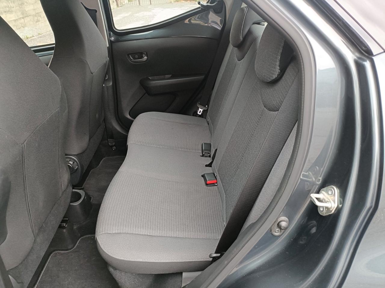 Toyota Aygo Connect 1.0 VVT-i 72 CV 5 porte x-play