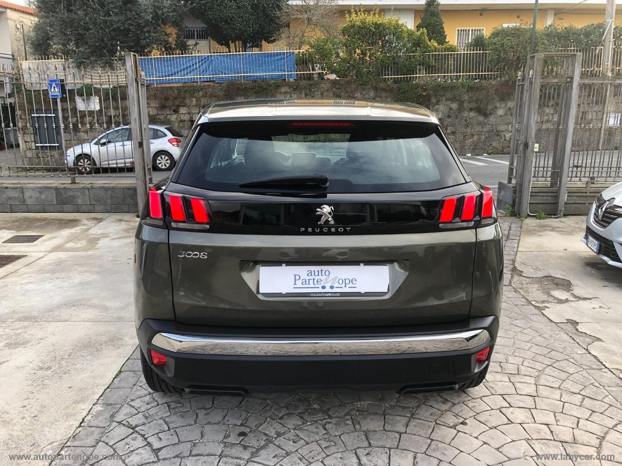 PEUGEOT 3008 BlueHDi 130 S&S Business