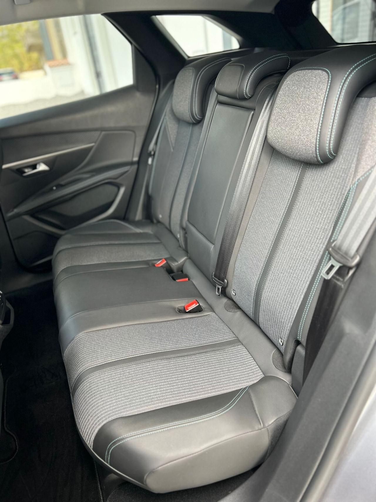 Peugeot 3008 BlueHDi 130 S&S EAT8 Allure