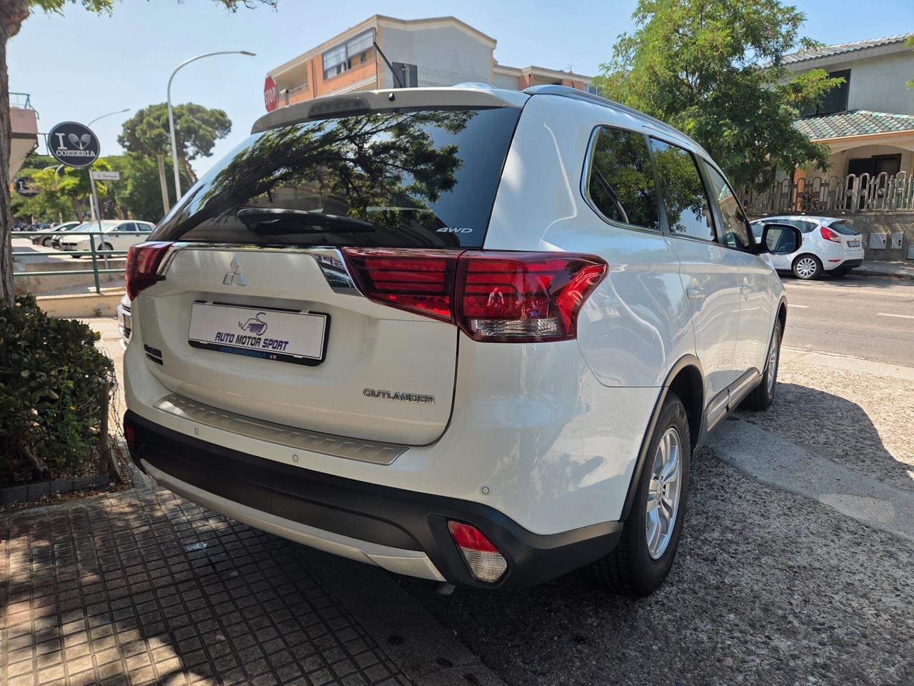 Mitsubishi Outlander 2.2 DI-D 4WD Intense