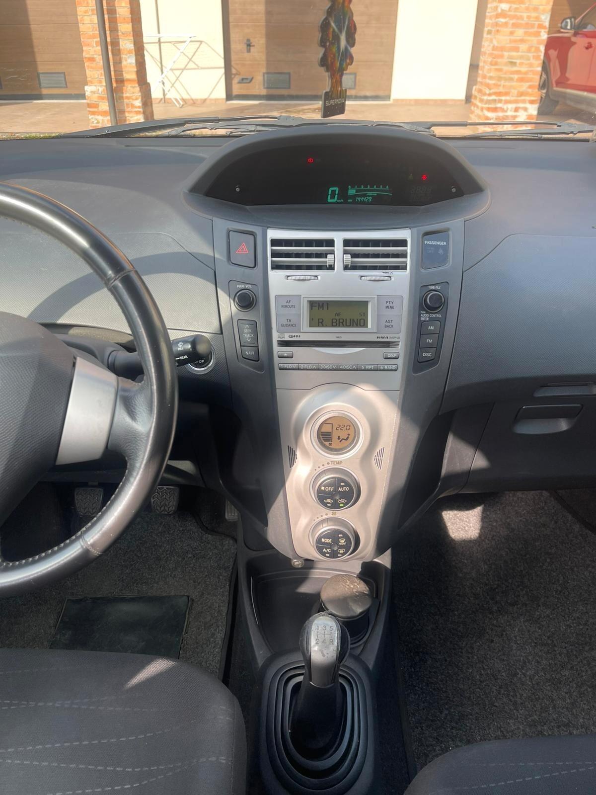 Toyota Yaris 1.0 3 porte Sol