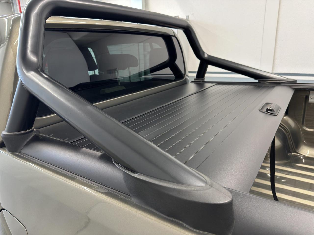 Toyota Hilux 2.4 d-4d M/T DC 4WD Lounge