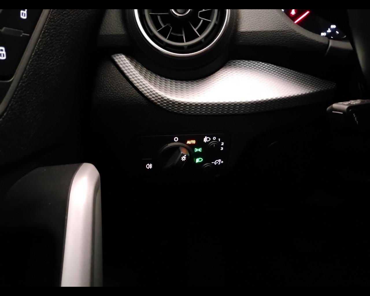 AUDI Q2 I 2017 - Q2 35 1.5 tfsi Business Design s-tronic