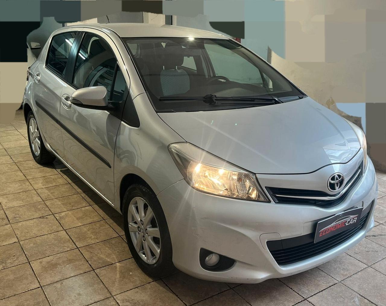 Toyota Yaris 1.0 5 porte Lounge