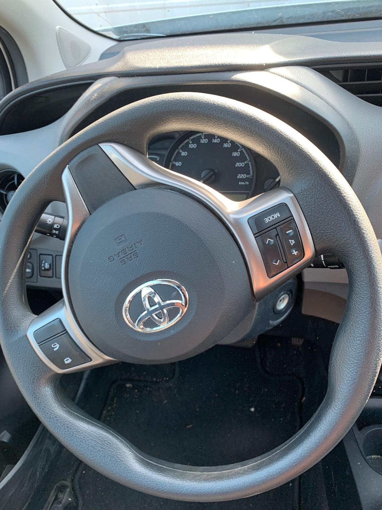 Toyota Yaris 1.5 Hybrid 26.000km sinistrata Airbag ok