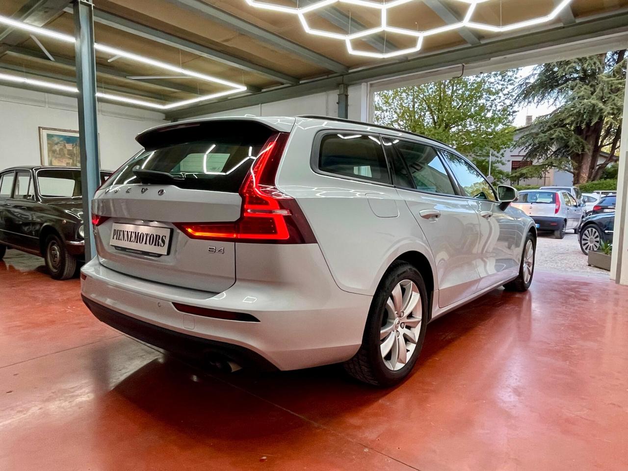 Volvo V60 B4 2.0d IVA ESPOSTA TAGLIANDI UFFICIALI VOLVO