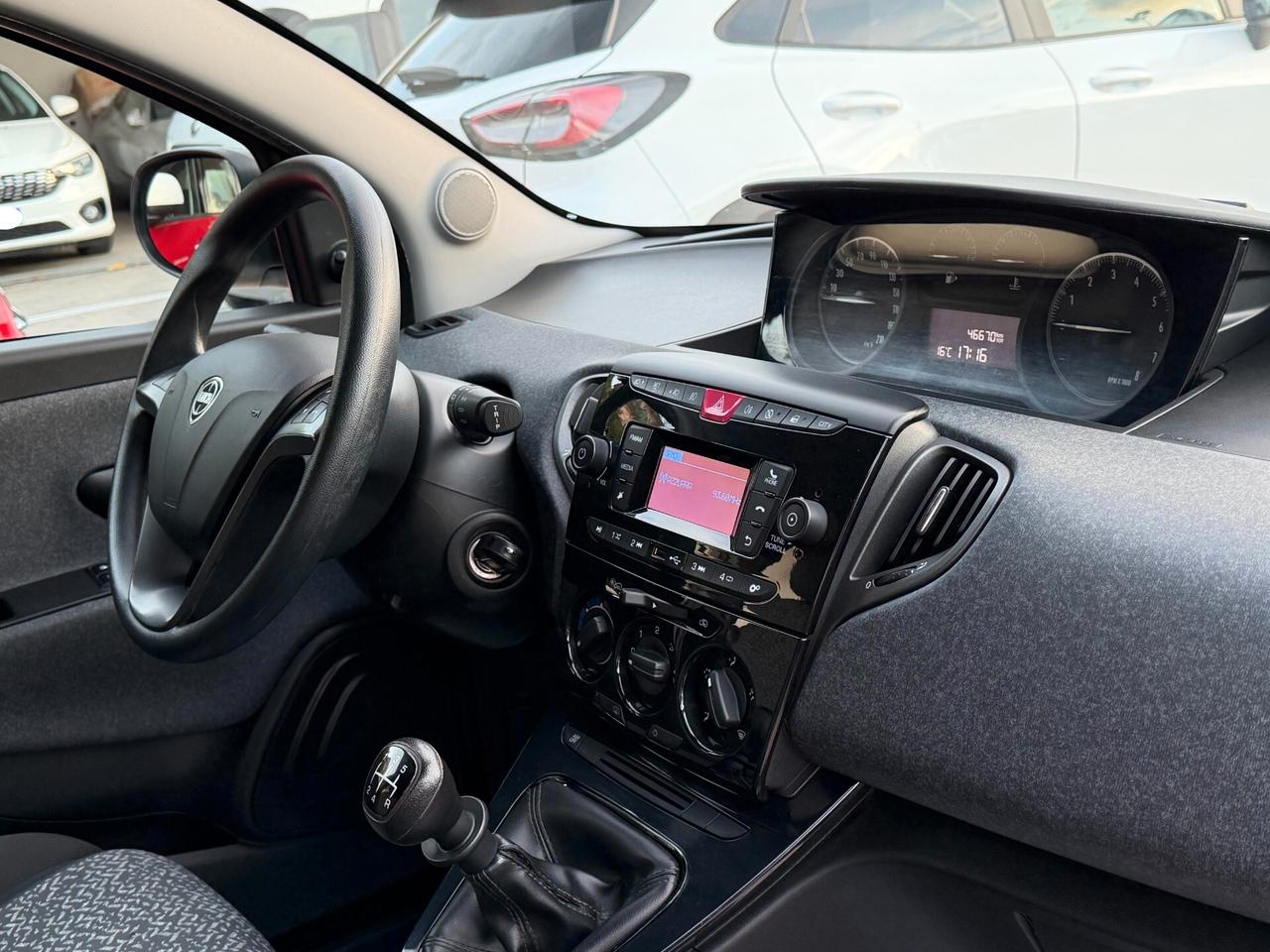 Lancia Ypsilon 1.2 69 cv. ELEFANTINO BLU