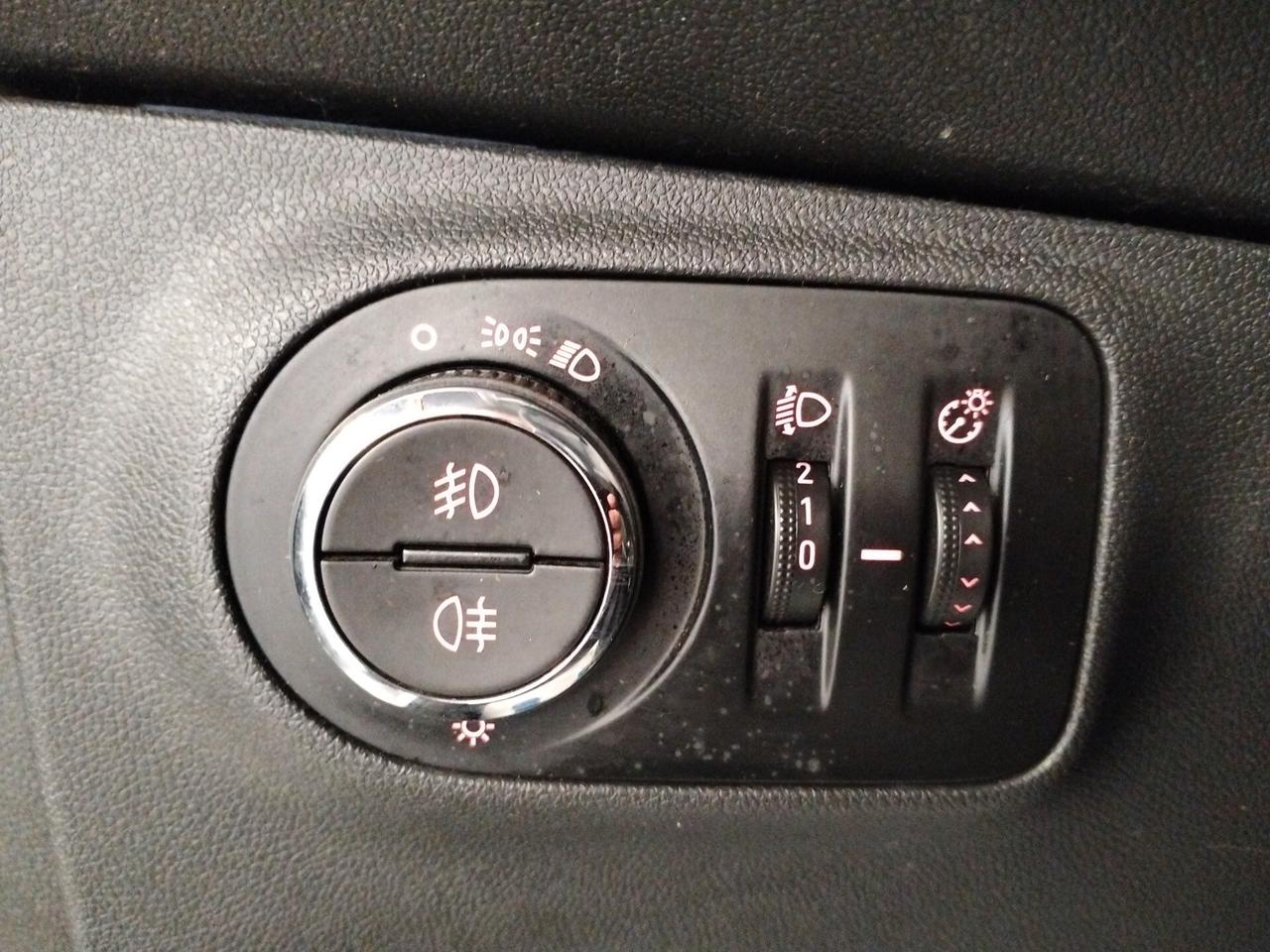 Opel Corsa 1.4 90CV GPL Tech 5 porte Cosmo - NEOPATENTATI