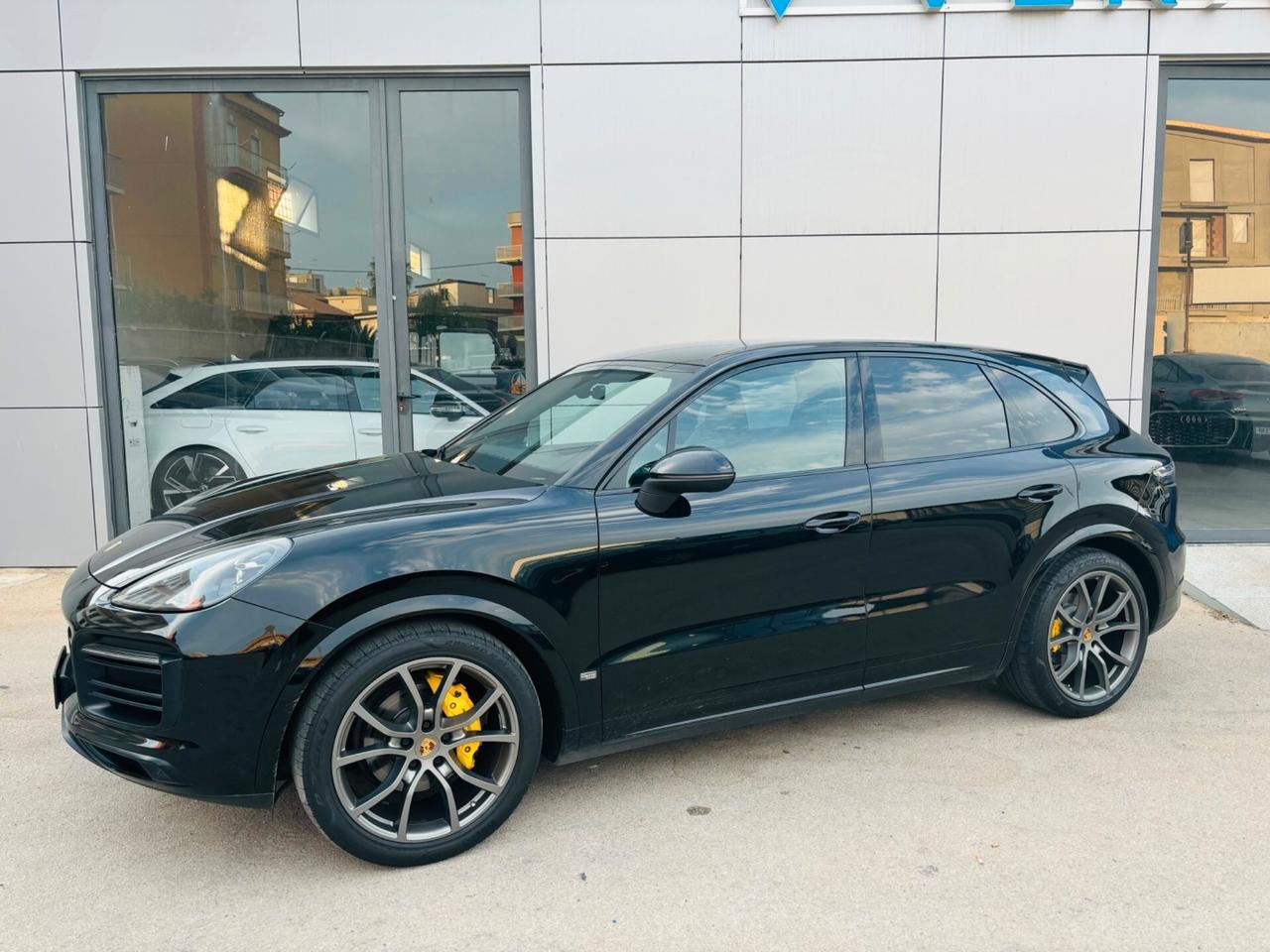 Porsche Cayenne 3.0 V6 - anno 2019 - prezzo €51.900