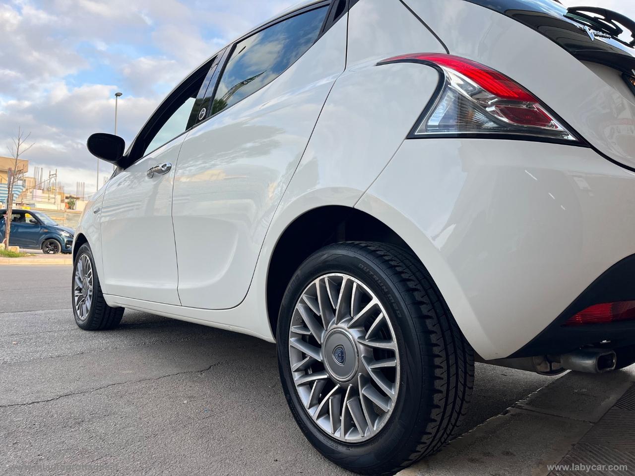 LANCIA Ypsilon 1.2 69 CV 5p. GPL Ecochic Gold