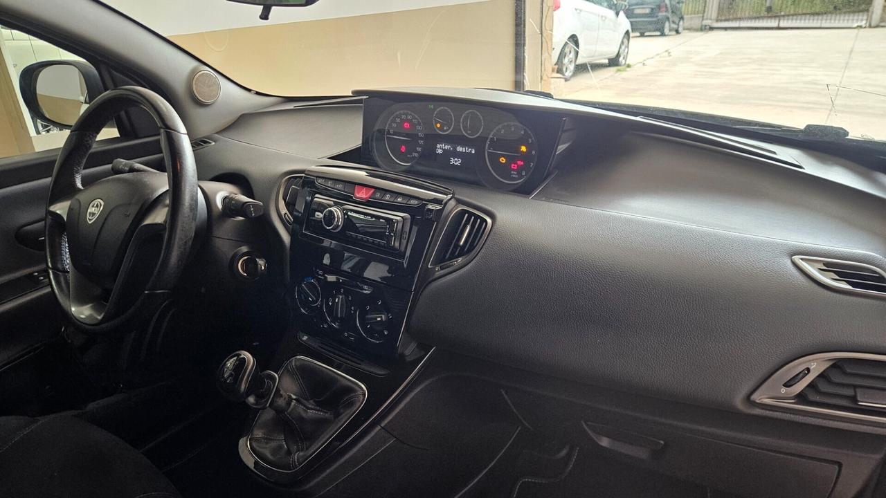 Lancia Ypsilon 1.2 69 CV 5 porte S&S Platinum