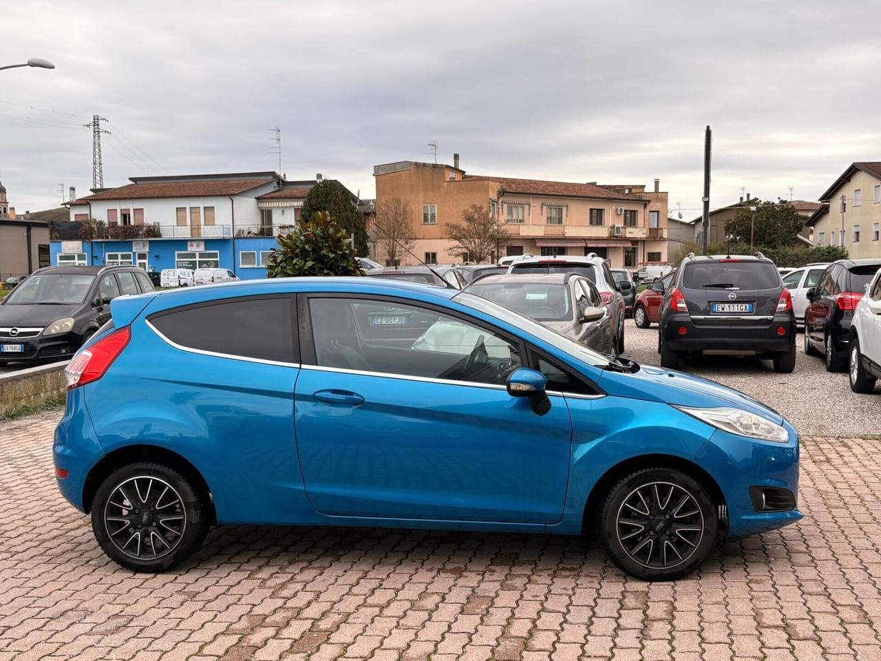 Ford Fiesta 1.4 3 porte Bz.- GPL Black & White Edition