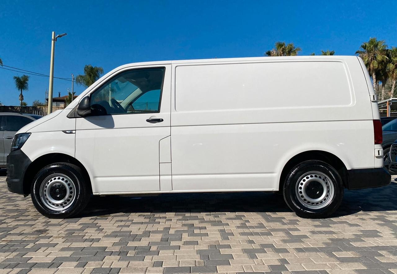 Volkswagen Transporter Business 2.0 TDI 102CV Autocarro 100% detraibile