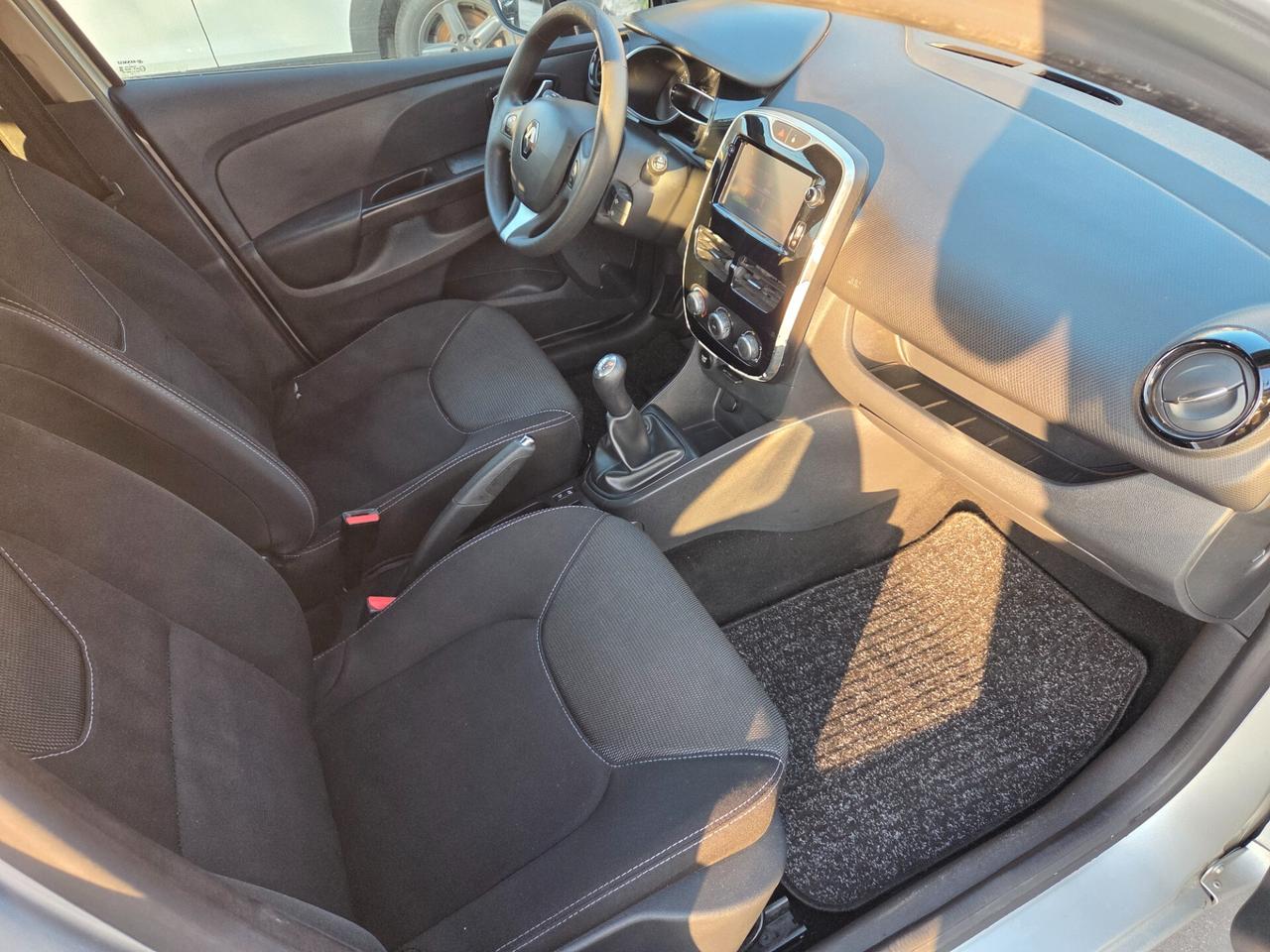 Renault Clio 1.2 75CV 5 porte Intens- PERFETTA