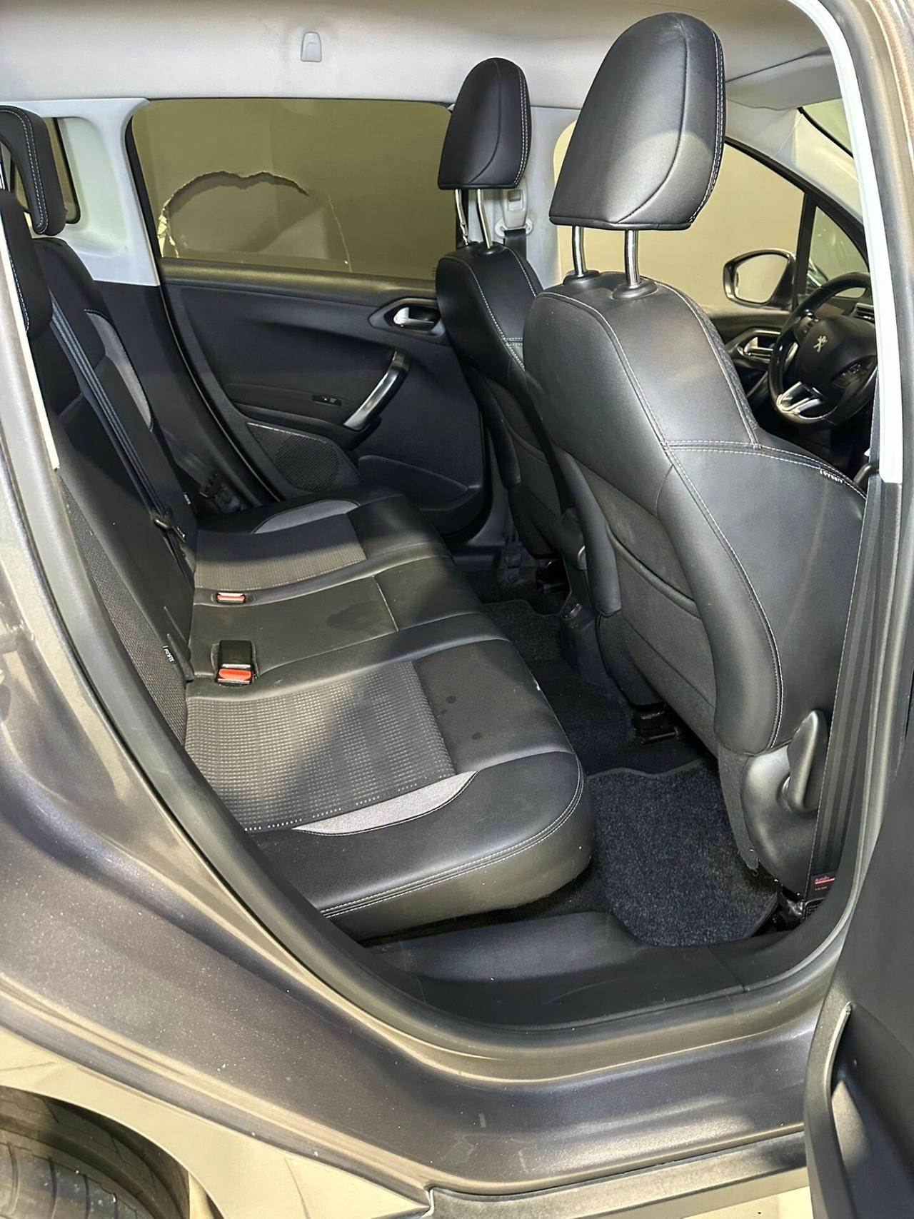 Peugeot 2008 1.6 e-HDi 115 CV Stop&Start Allure