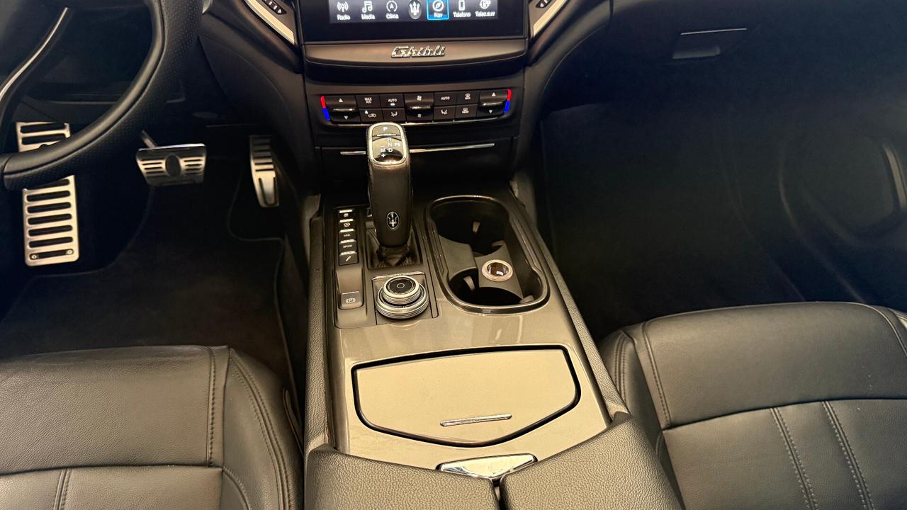 Maserati Ghibli V6 Diesel Gransport TETTO