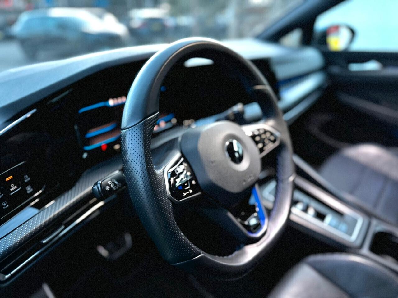 Volkswagen Golf R 2.0 TSI 320cv anno 12/2021 Scarico AKRAPOVIC Permute Finanziamenti Garanzia