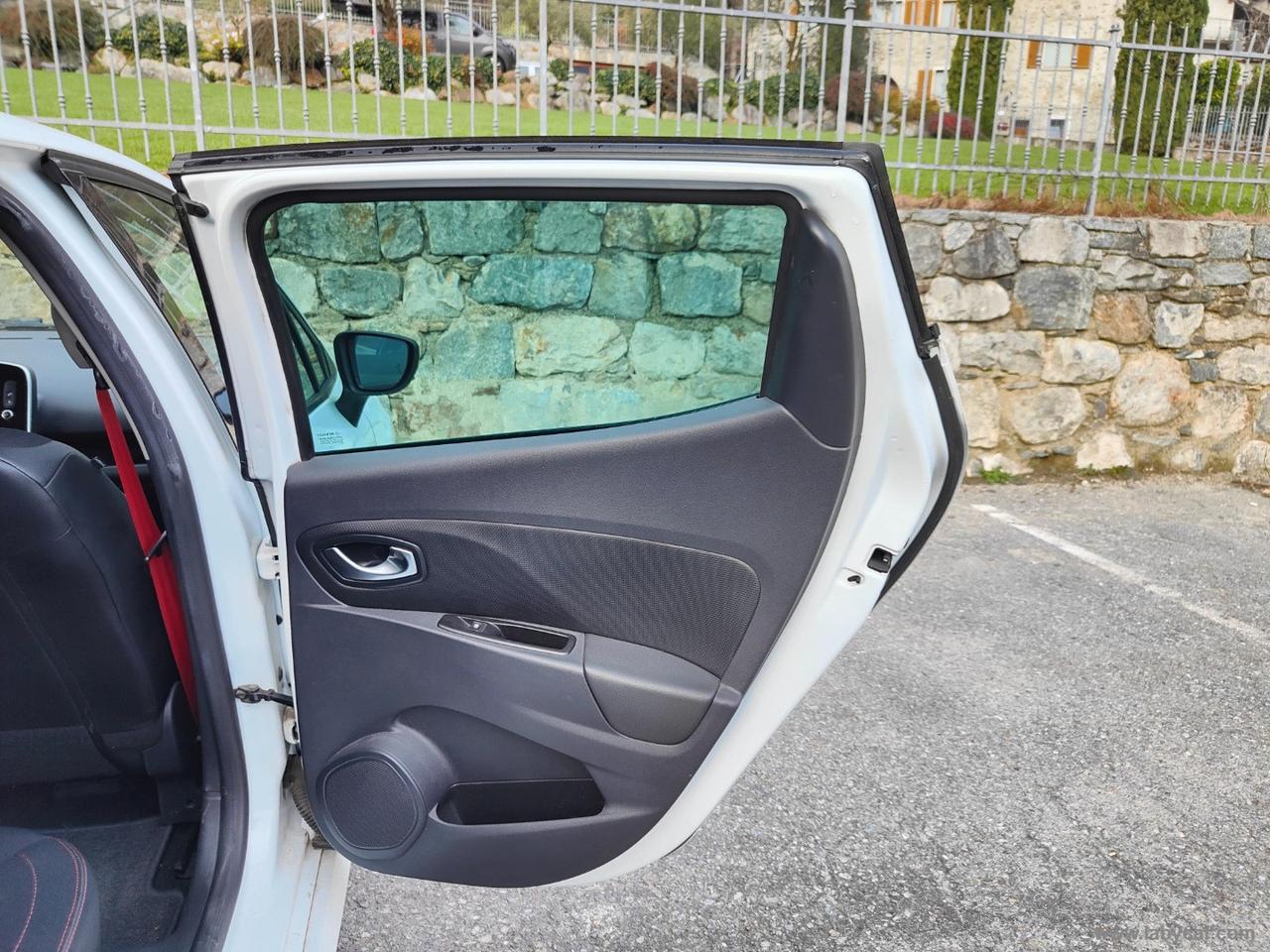 RENAULT Clio TCe 220 EDC R.S. TROPHY Akrapovic + MAXTON