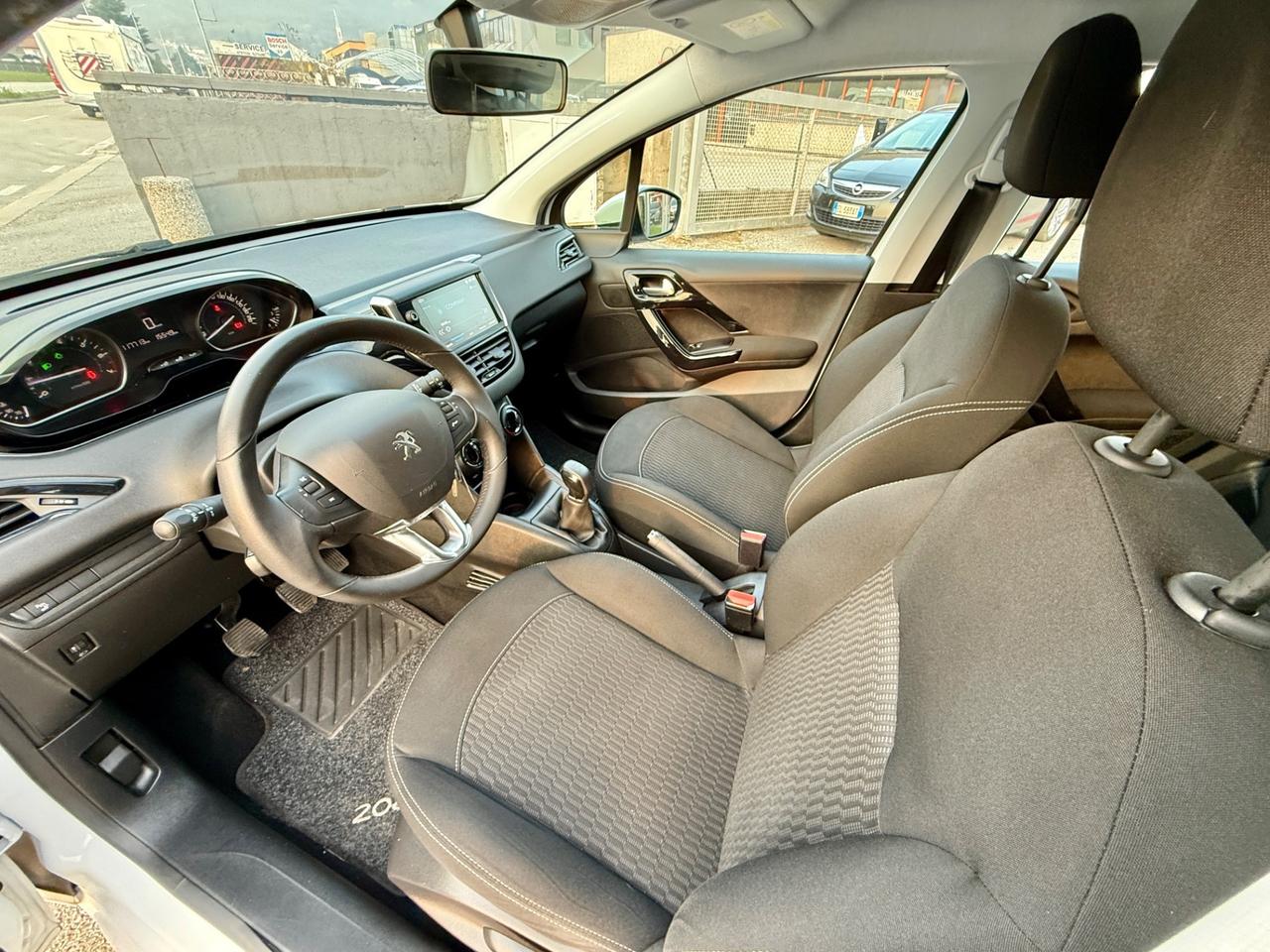 Peugeot 208 1.2i Benzina 82CV 5PT NEOPATENTATI 117.000KM