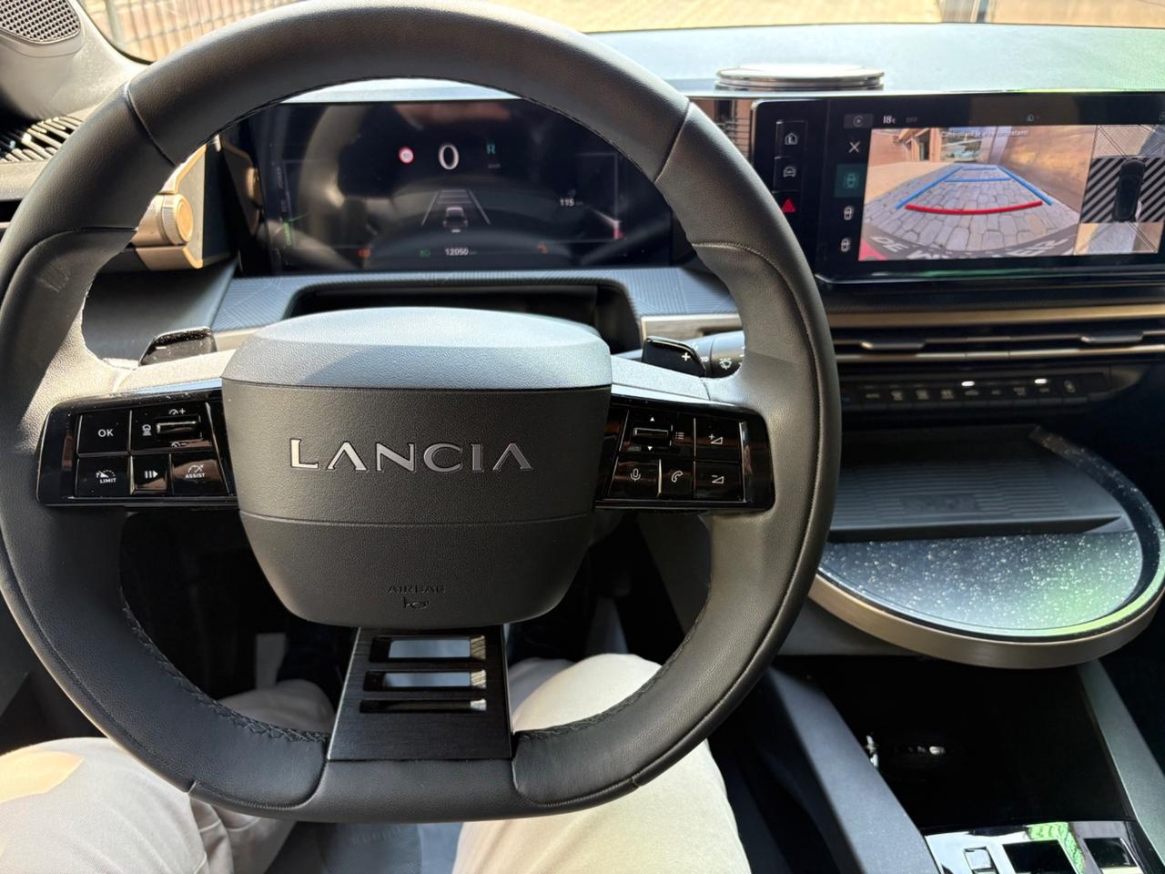 Lancia Ypsilon Hybrid e-DCT LX