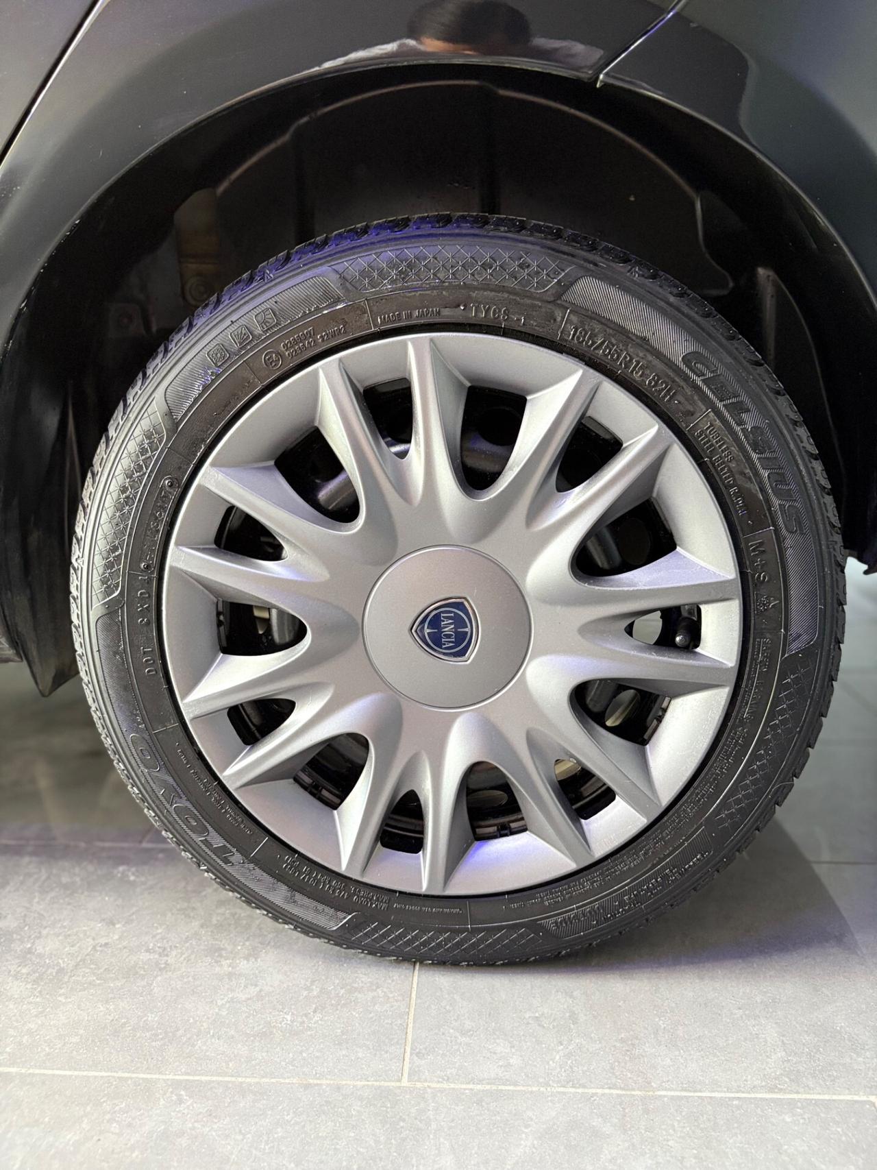 Lancia Ypsilon 1.2 GPL Ecochic Gold 2013
