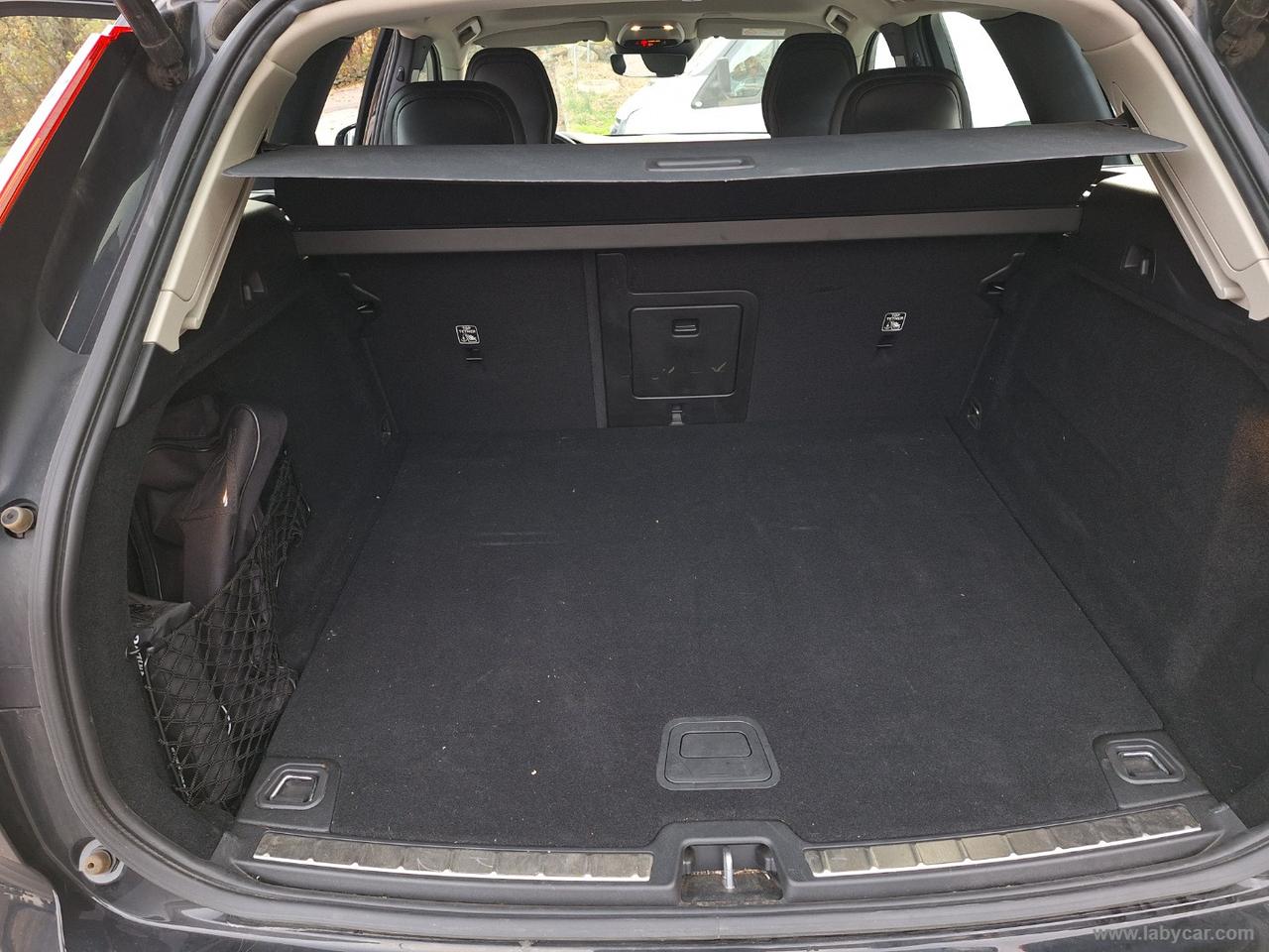 VOLVO XC60 B4 AWD Momentum PRO UNIPROP. MEMORIE FULL LED