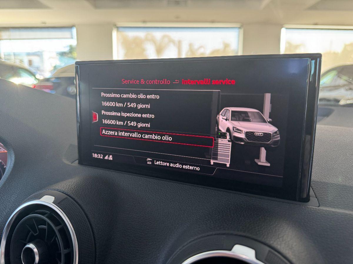 AUDI Q2 2.0 TDI S-tronic Edition Cockpit 2022