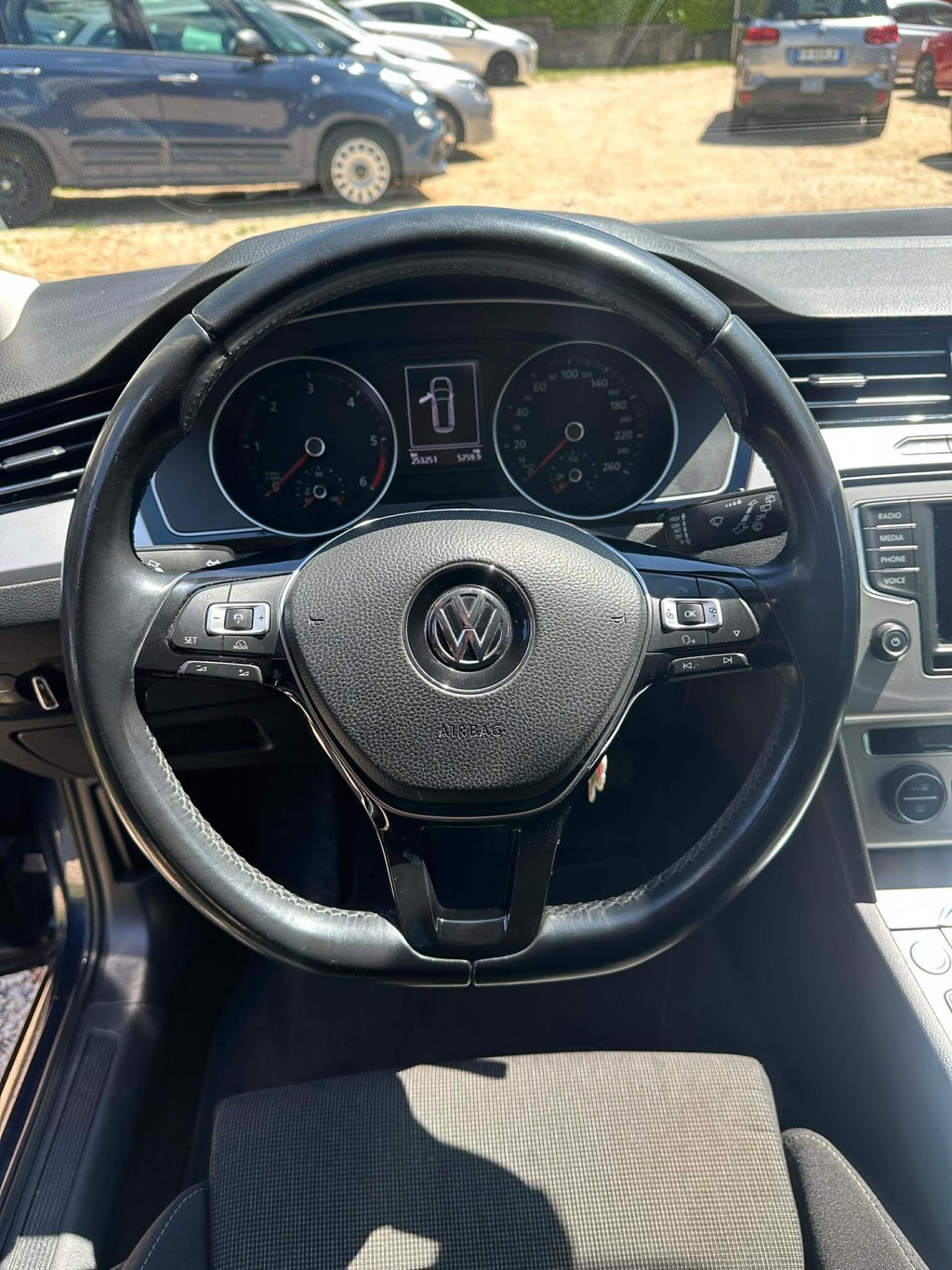 Volkswagen PASSAT VARIANT 1.6 TDI DSG BLUEMOTION.