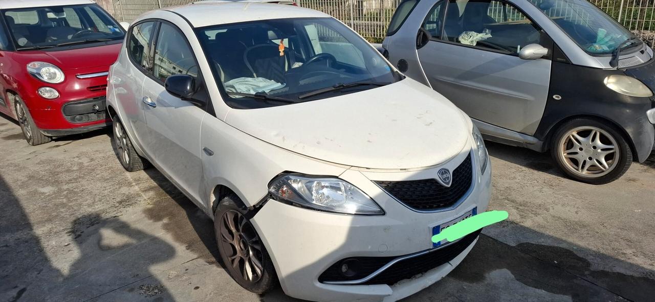 APRI E LEGGI Lancia Ypsilon 1.2 69 CV 5 porte GPL Ecochic