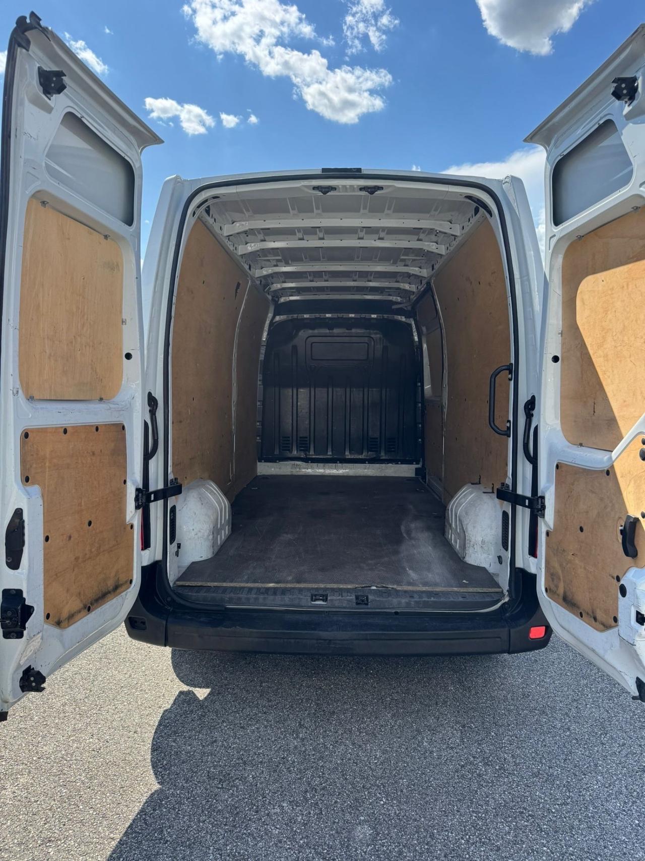 Renault Master T35 2.3 dCi 135 PASSO LUNGO