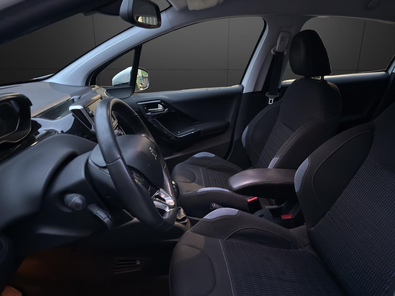 Peugeot 208 1.4 HDi 68 CV 5 porte Allure