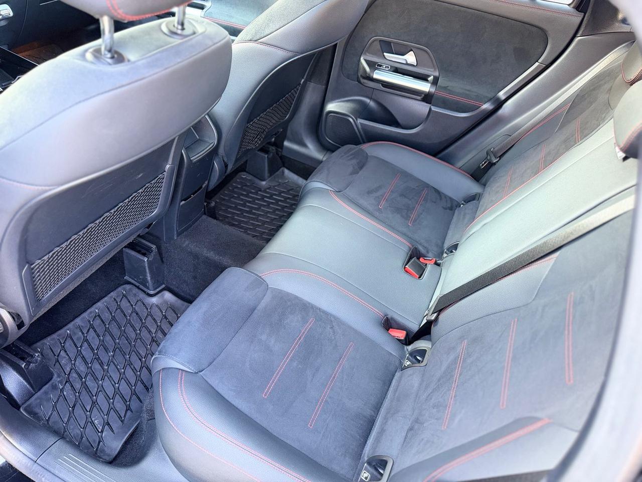 Mercedes-Benz GLA 200 AMG Line Premium GLA 2 #9504