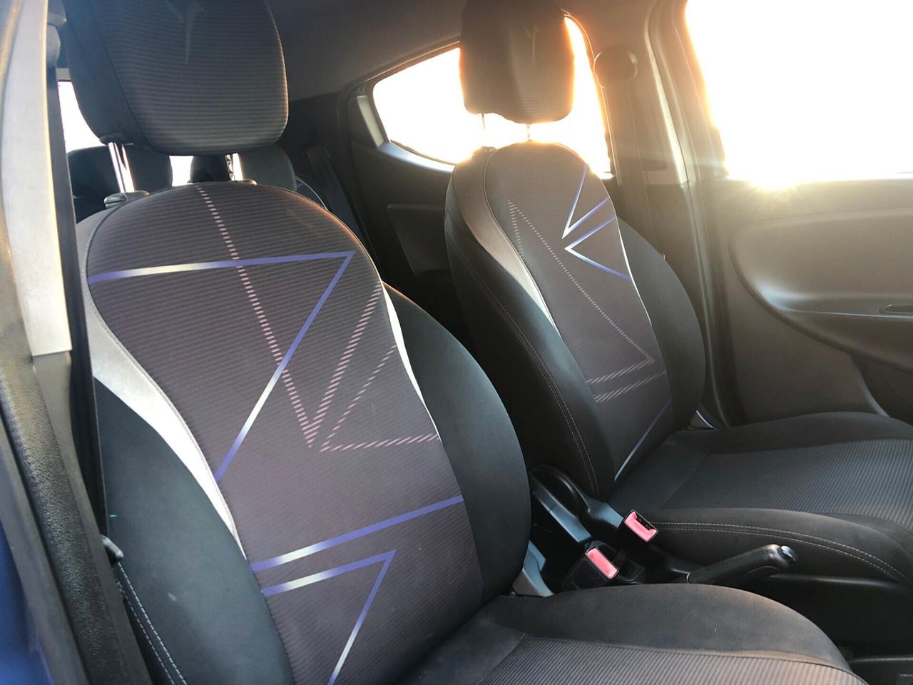 Lancia Ypsilon 1.2 69 CV 5 porte Unyca