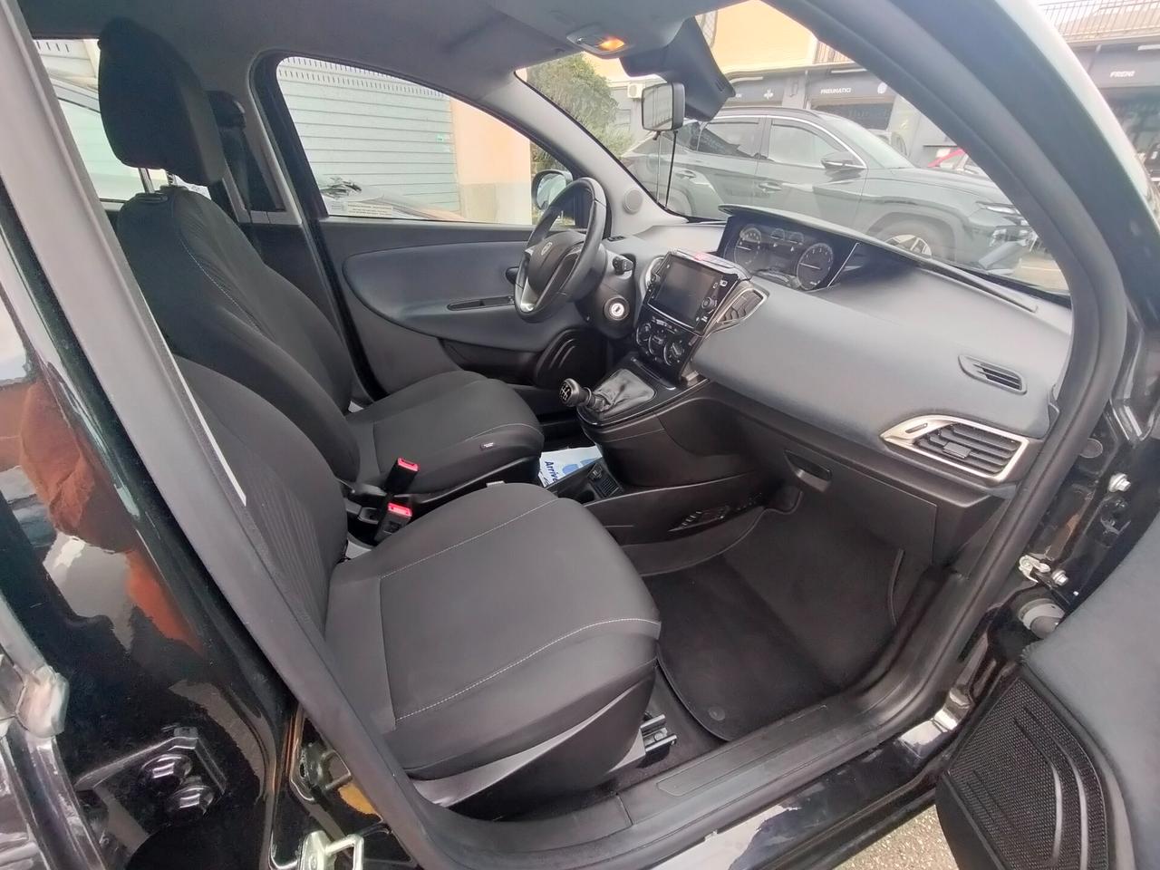 Lancia Ypsilon Hybrid Gold prezzo REALE