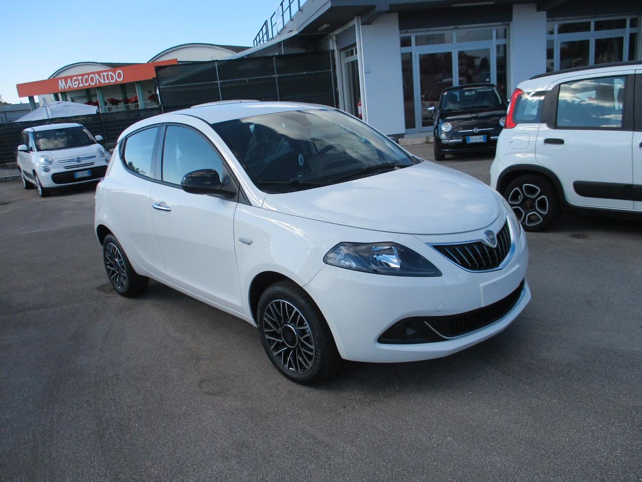 Lancia Ypsilon 1.0 FireFly 5 porte S&S Hybrid Platino