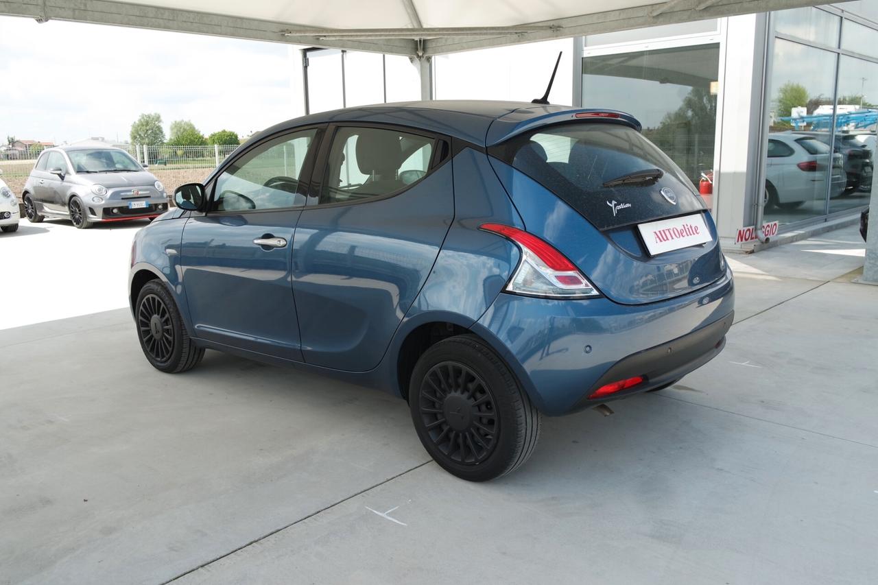 Lancia Ypsilon 1.0 FireFly 5 porte S&S Hybrid Ecochic Silver