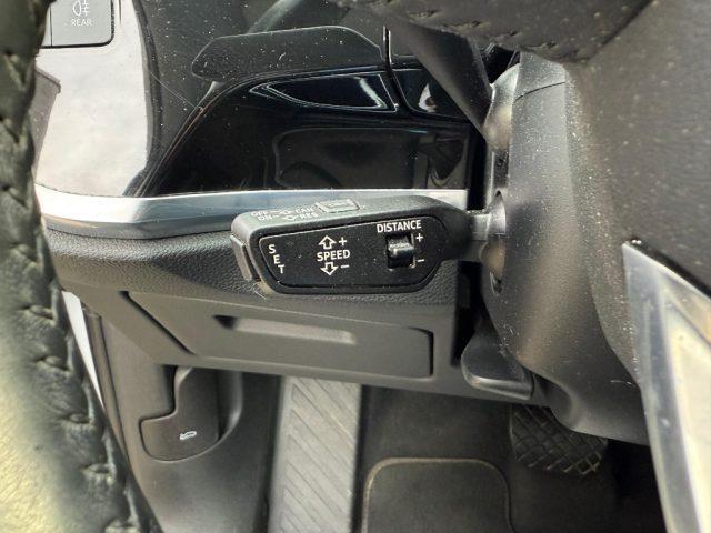 AUDI Q3 35 TDI S tronic Business Advanced NAVI - LED - 18