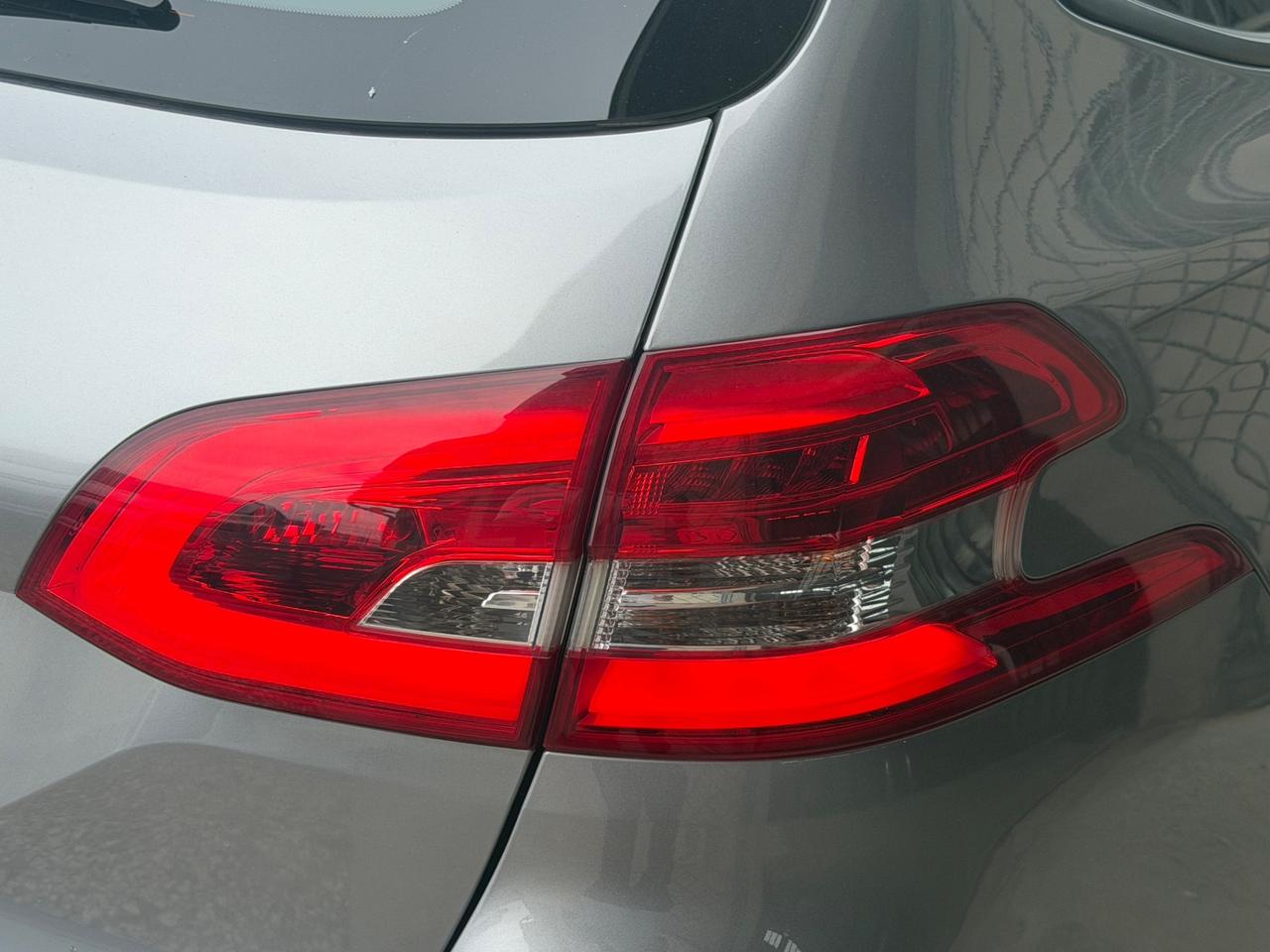 Peugeot 308 BlueHDi 130 S&S SW Allure