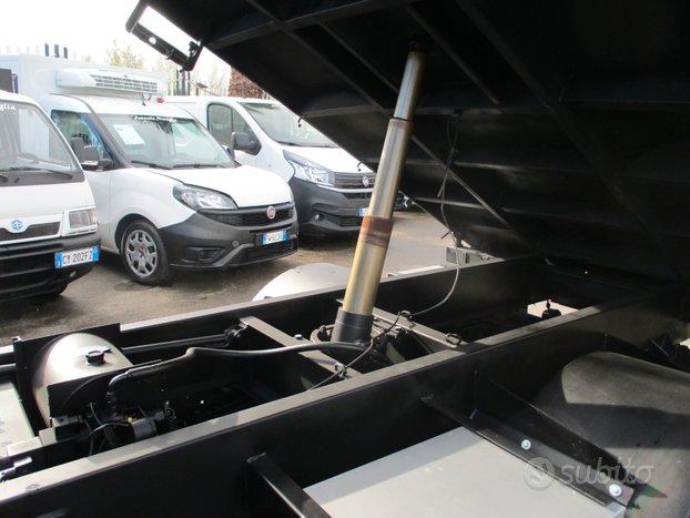 Nissan Cabstar 3000 120CV RIBALTABILE TRILATERALE