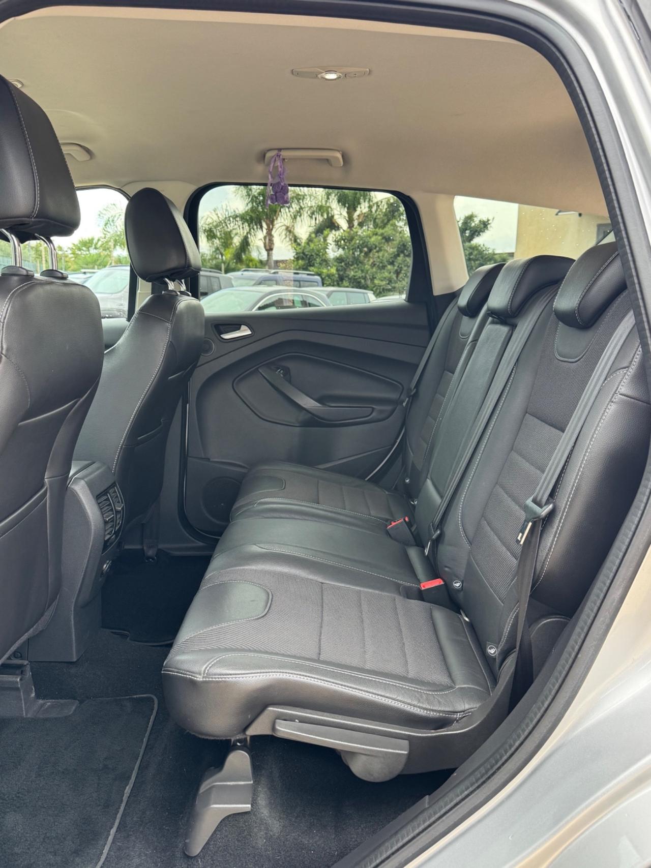 Ford Kuga 2.0 TDCI 140 CV 4WD Powershift Titanium
