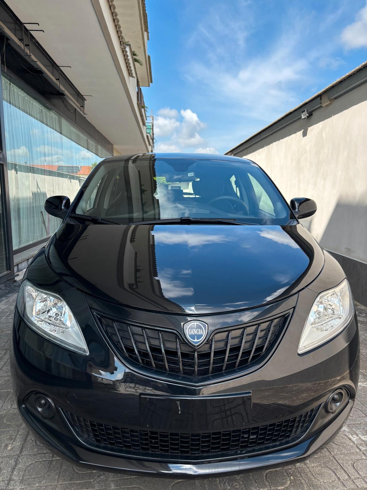 Lancia Ypsilon 1.0 FireFly 5 porte S&S Hybrid Oro