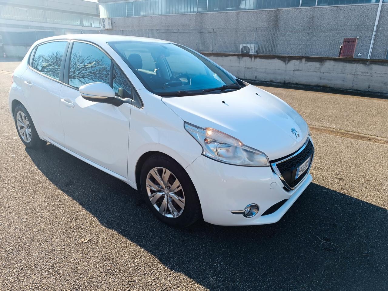 Peugeot 208 1.6 HDi 5 porte del 12 NEOPATENTATI