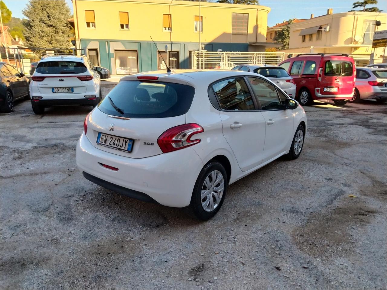 Peugeot 208 1.4 HDi 68 CV 5 porte Active Neopatentati