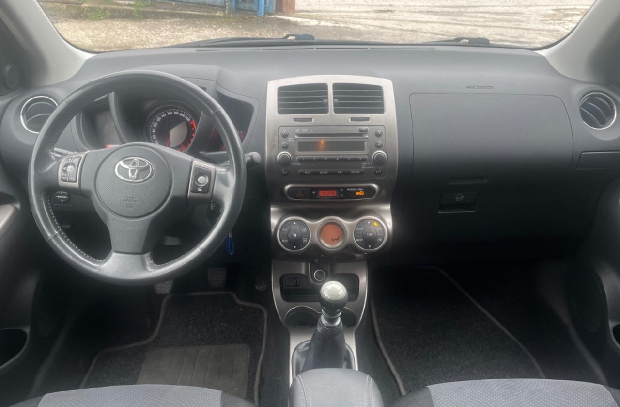 Toyota Urban Cruiser 1.4 D-4D AWD Lounge 4X4