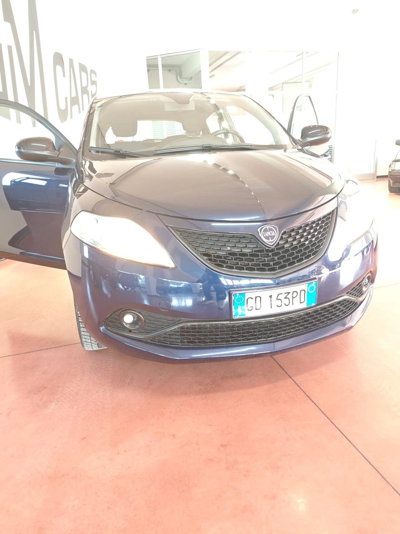 Lancia Ypsilon 1.0 FireFly 5 porte S&S Hybrid Ecochic Silver