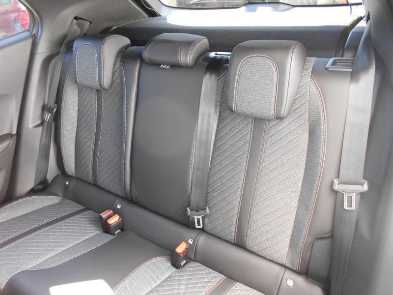 Peugeot 2008 136 Allure Hybrid e-DCS6 Finanziato